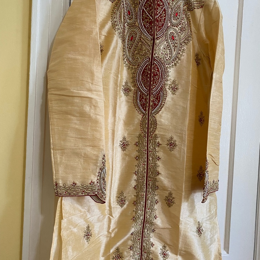 Almost new this Sherwani / Punjabi Kurta is very beautiful.